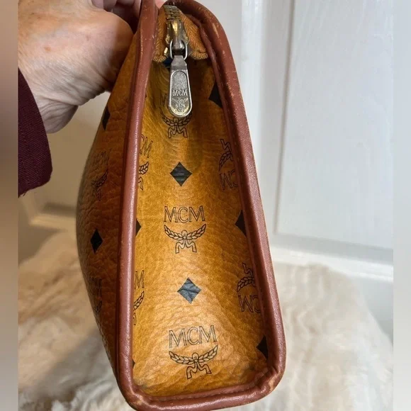 MCM VICETOS LEATHER CLUTCH - Picture 7 of 16